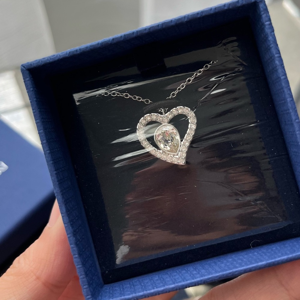 NWT Brand New Swarovski heart Silver Pendant Necklace 5101153